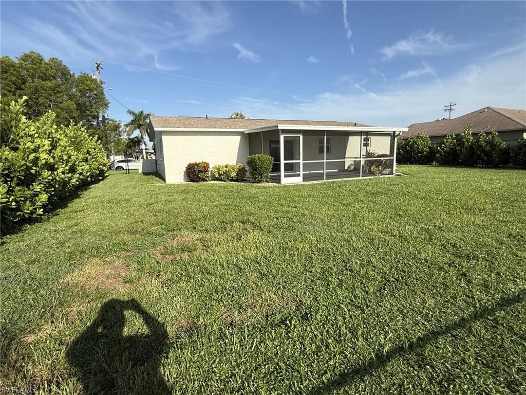525 11th Ct, Cape Coral, FL 33990-6
