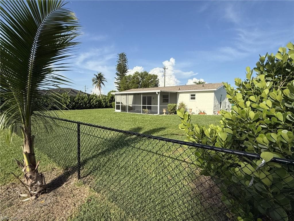 525 11th Ct, Cape Coral, FL 33990-7