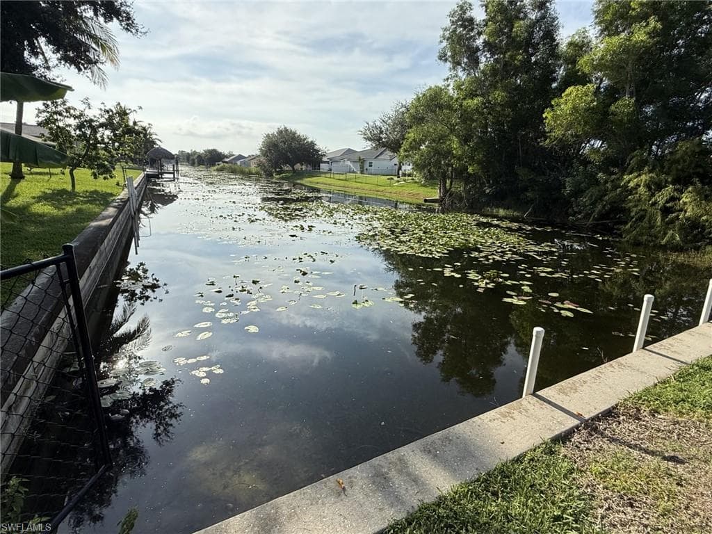 525 11th Ct, Cape Coral, FL 33990-8