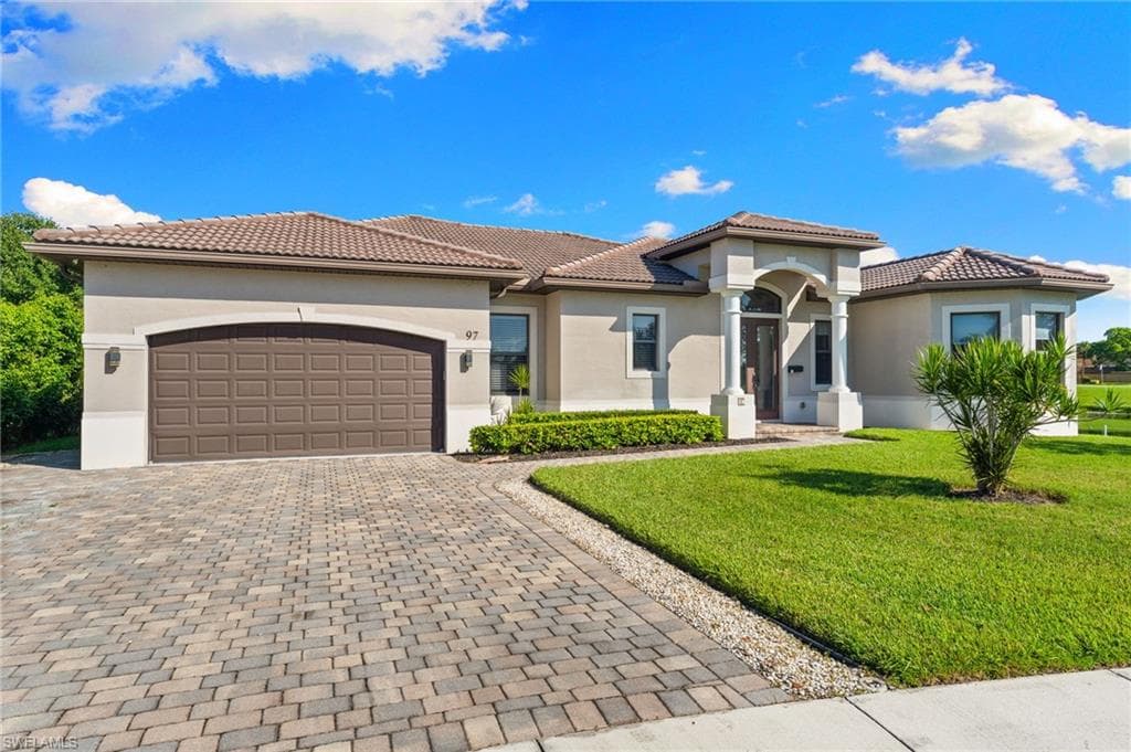 97 Forest Hills Blvd, Naples, FL 34113-3