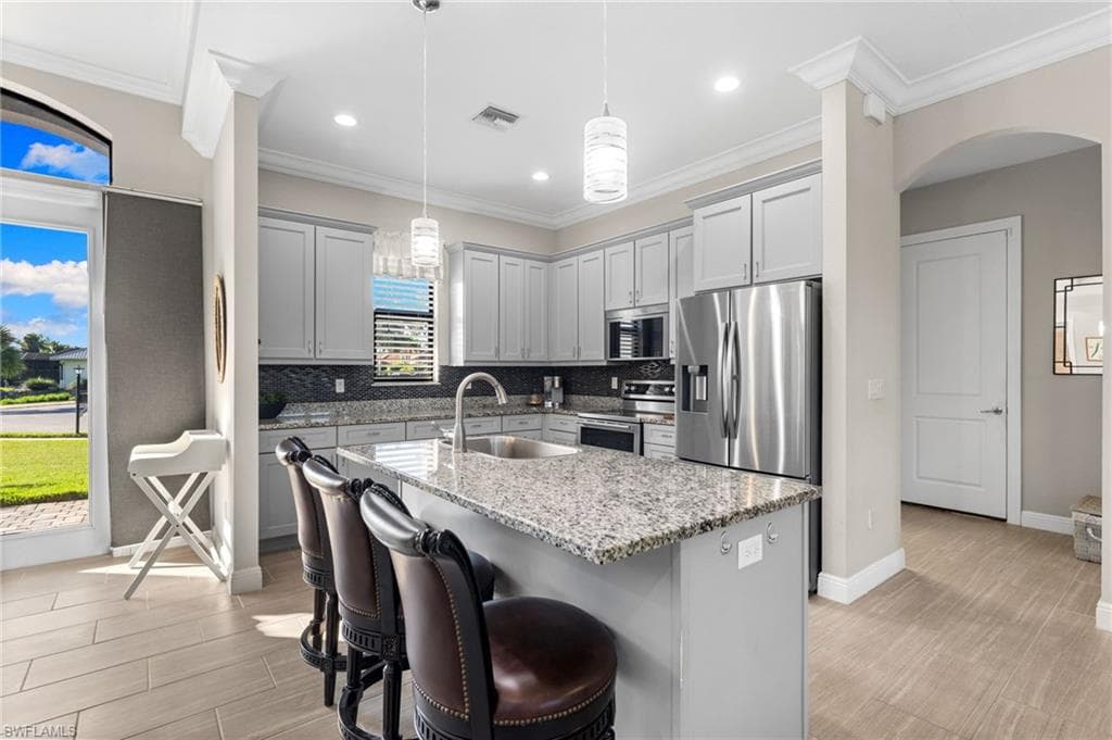 97 Forest Hills Blvd, Naples, FL 34113-4