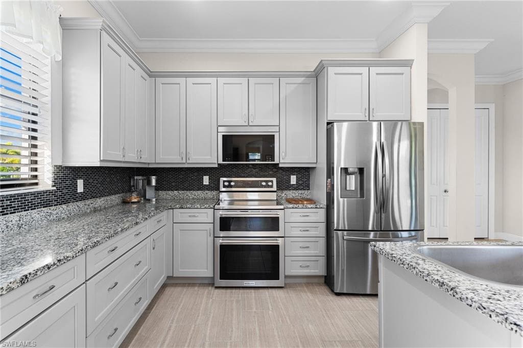 97 Forest Hills Blvd, Naples, FL 34113-5