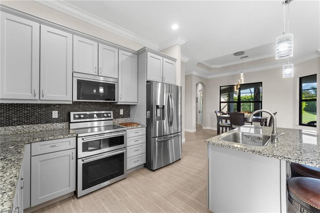 97 Forest Hills Blvd, Naples, FL 34113-6