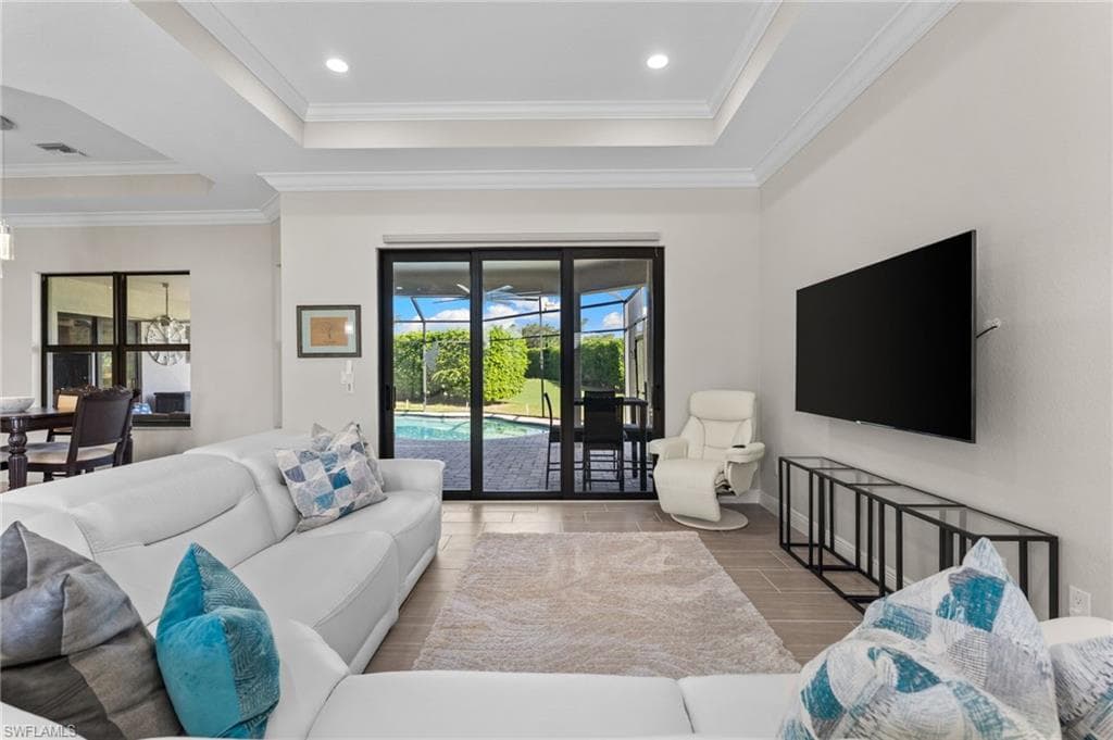 97 Forest Hills Blvd, Naples, FL 34113-8