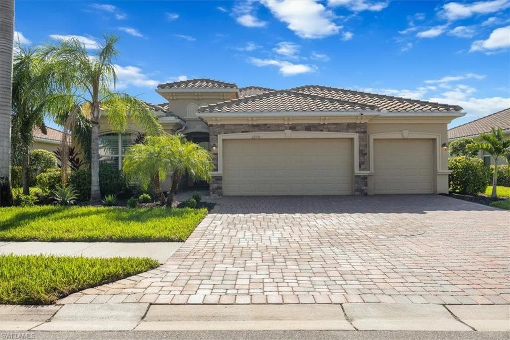 2270 Vermont Ln, Naples, FL 34120-1