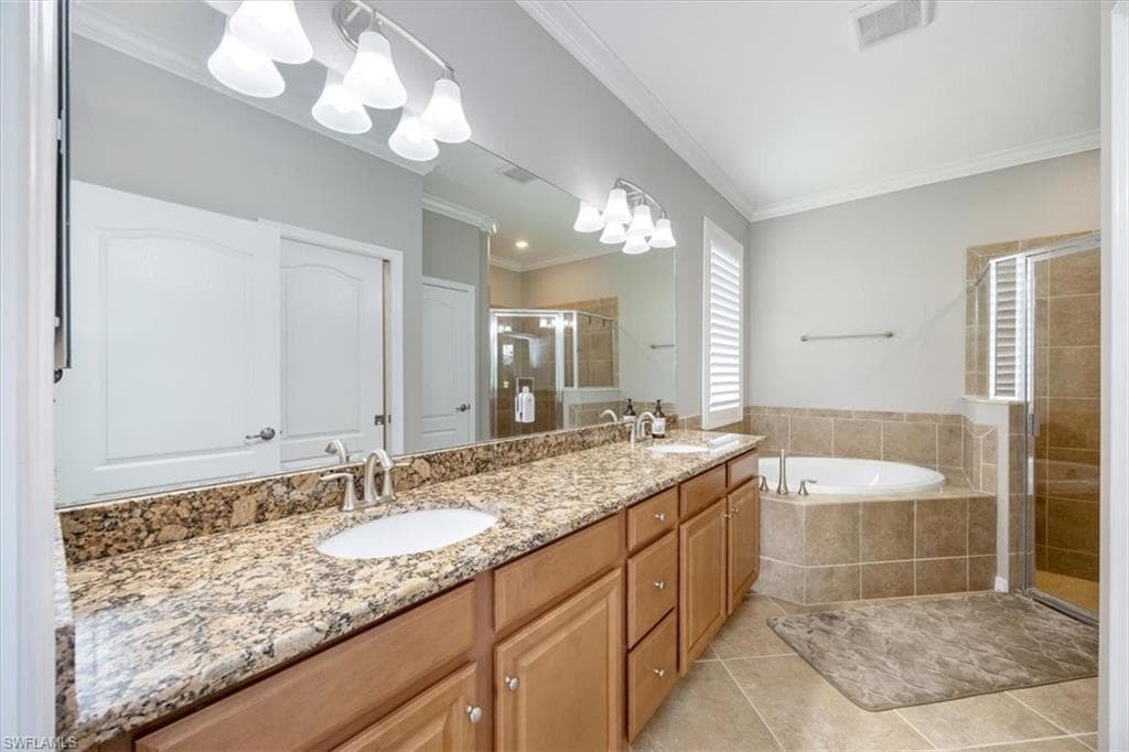 2270 Vermont Ln, Naples, FL 34120-22