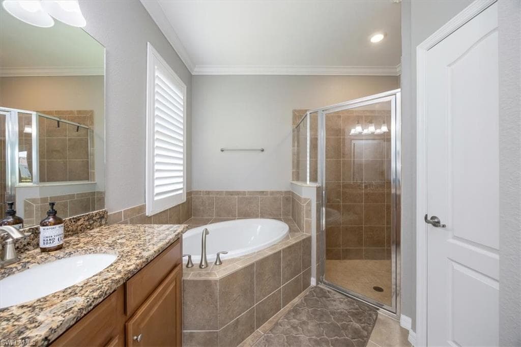 2270 Vermont Ln, Naples, FL 34120-23
