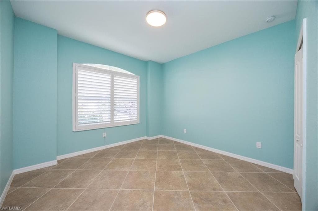 2270 Vermont Ln, Naples, FL 34120-26