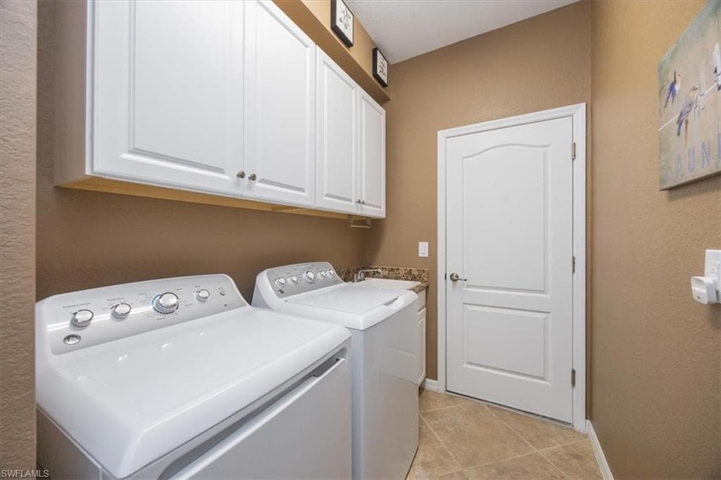 2270 Vermont Ln, Naples, FL 34120-28