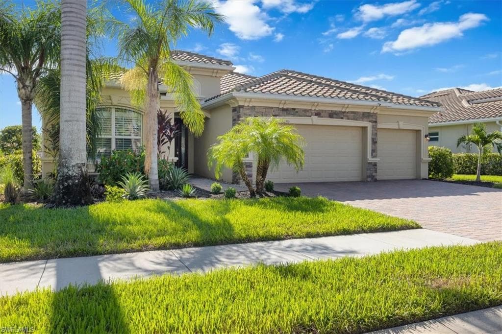 2270 Vermont Ln, Naples, FL 34120-3