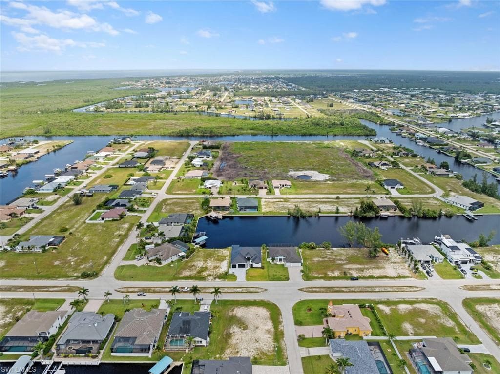 4201 Gulfstream Pkwy, Cape Coral, FL 33993-45