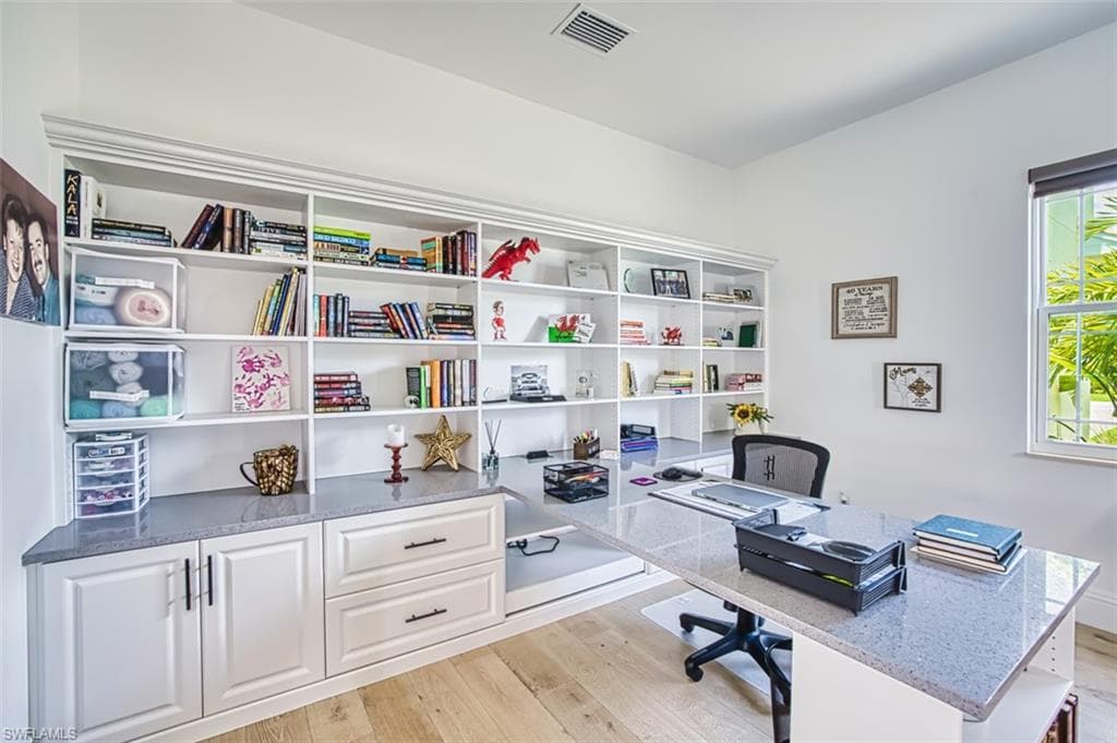 16 Willoughby Dr, Naples, FL 34110-16