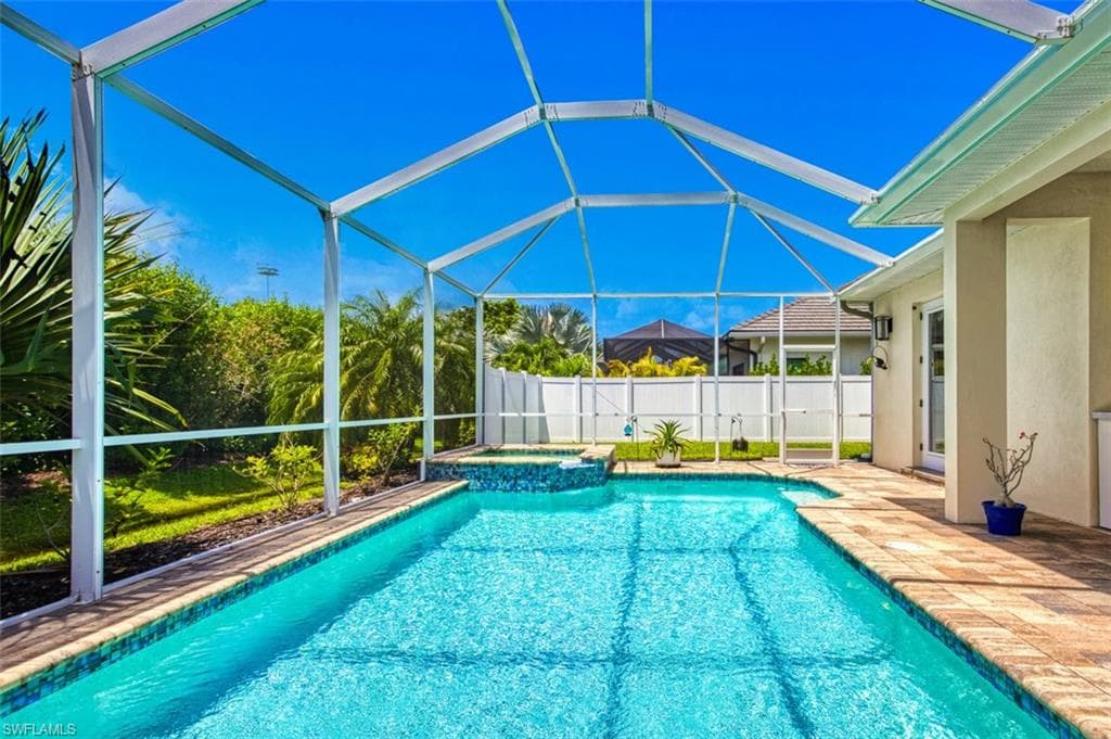 16 Willoughby Dr, Naples, FL 34110-30
