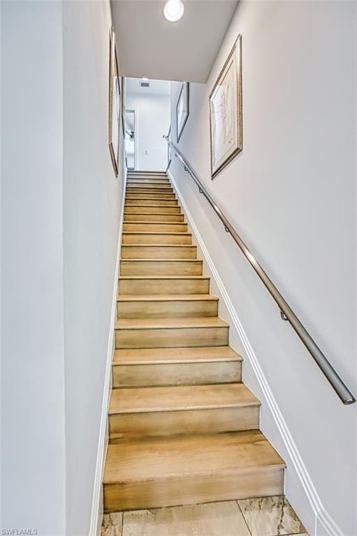 16 Willoughby Dr, Naples, FL 34110-39
