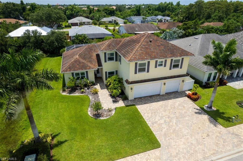 16 Willoughby Dr, Naples, FL 34110-5