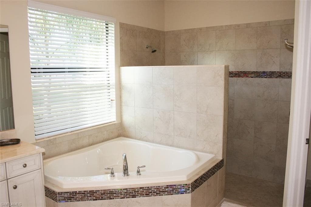 3296 Pacific Dr, Naples, FL 34119-17
