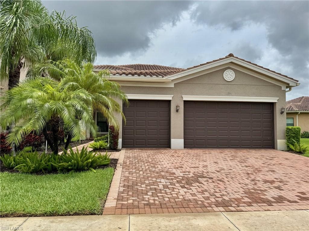 3296 Pacific Dr, Naples, FL 34119-2