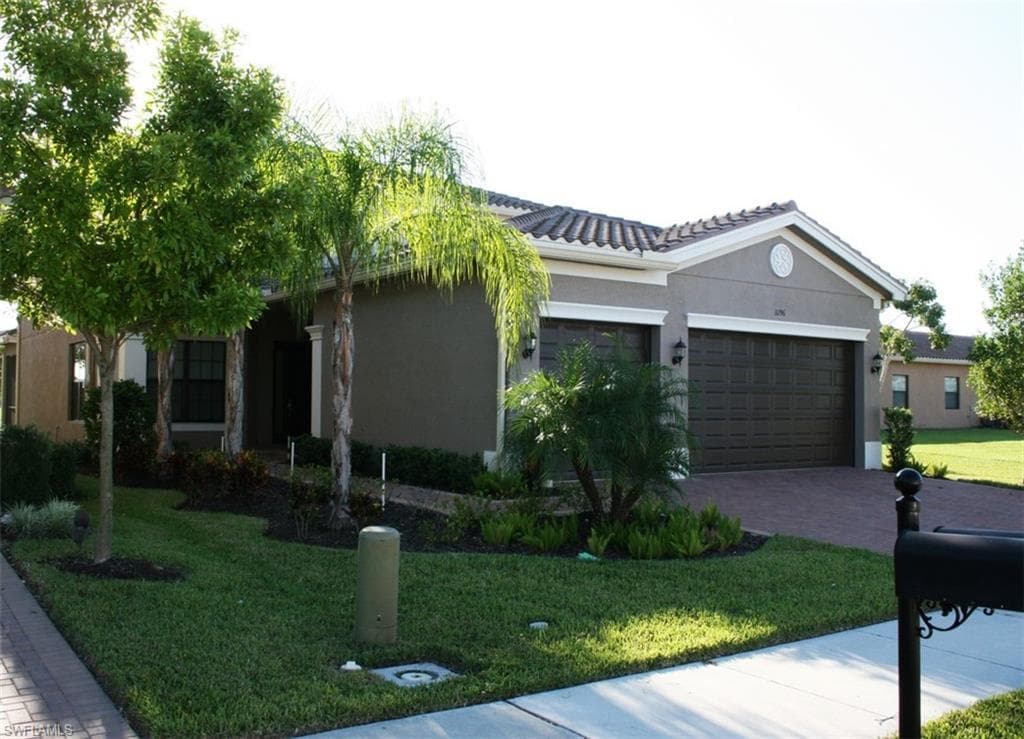 3296 Pacific Dr, Naples, FL 34119-4