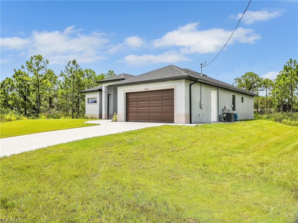 1604 9th St, Lehigh Acres, FL 33972-3