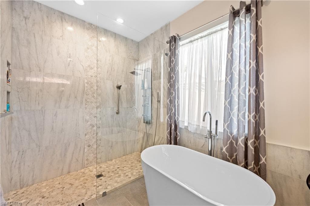 222 Monterey Dr, Naples, FL 34119-24