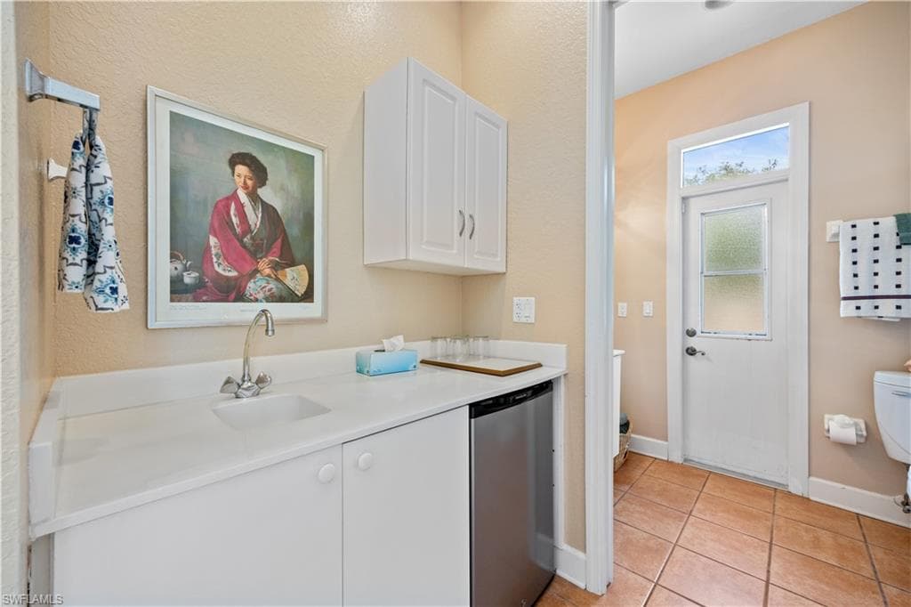 222 Monterey Dr, Naples, FL 34119-28