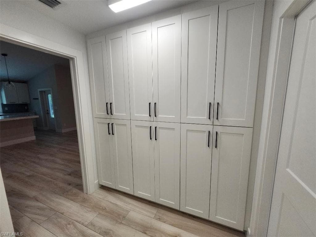 512 Raven Way, Naples, FL 34110-9