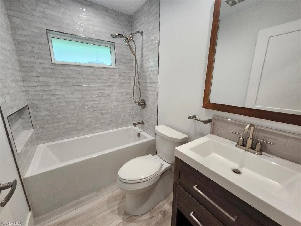 512 Raven Way, Naples, FL 34110-16