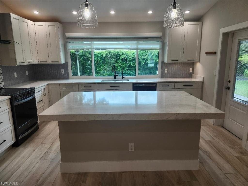 512 Raven Way, Naples, FL 34110-5