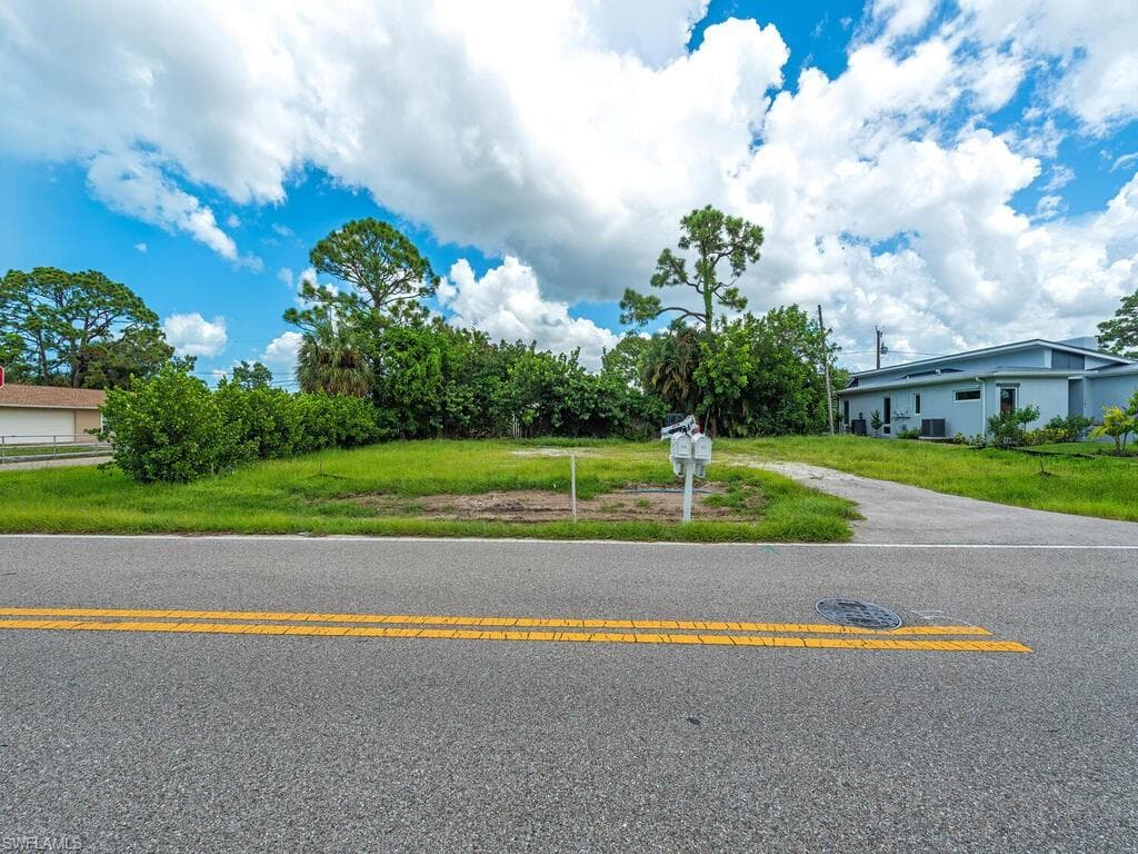 705 91st Ave N, Naples, FL 34108-7