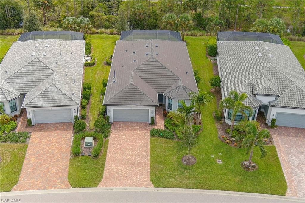6902 Winding Cypress Dr, Naples, FL 34114-33