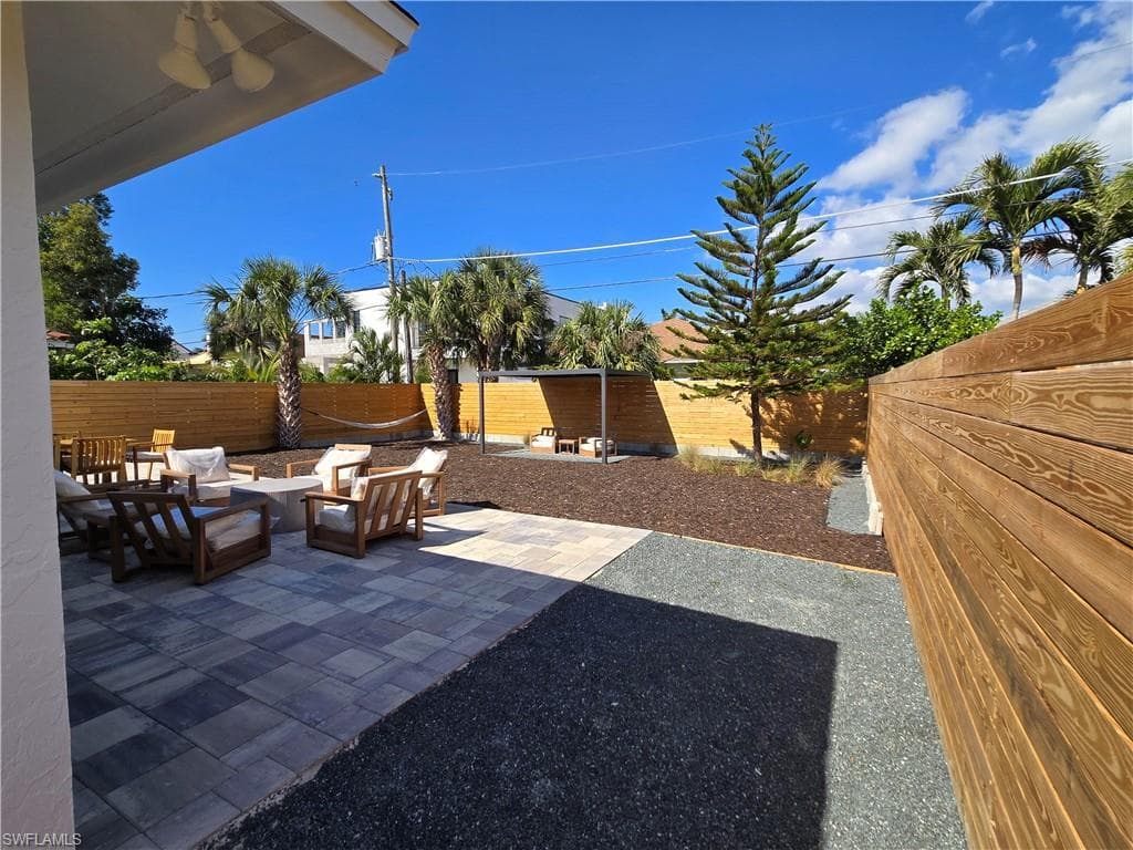 565 110th Ave N, Naples, FL 34108-11
