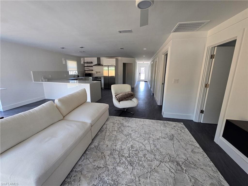 565 110th Ave N, Naples, FL 34108-8