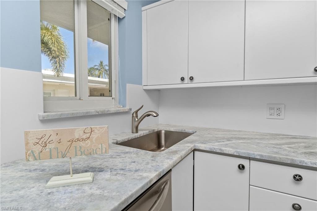 255 3rd Ave S 255, Naples, FL 34102-8