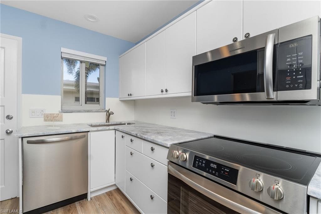 255 3rd Ave S 255, Naples, FL 34102-9