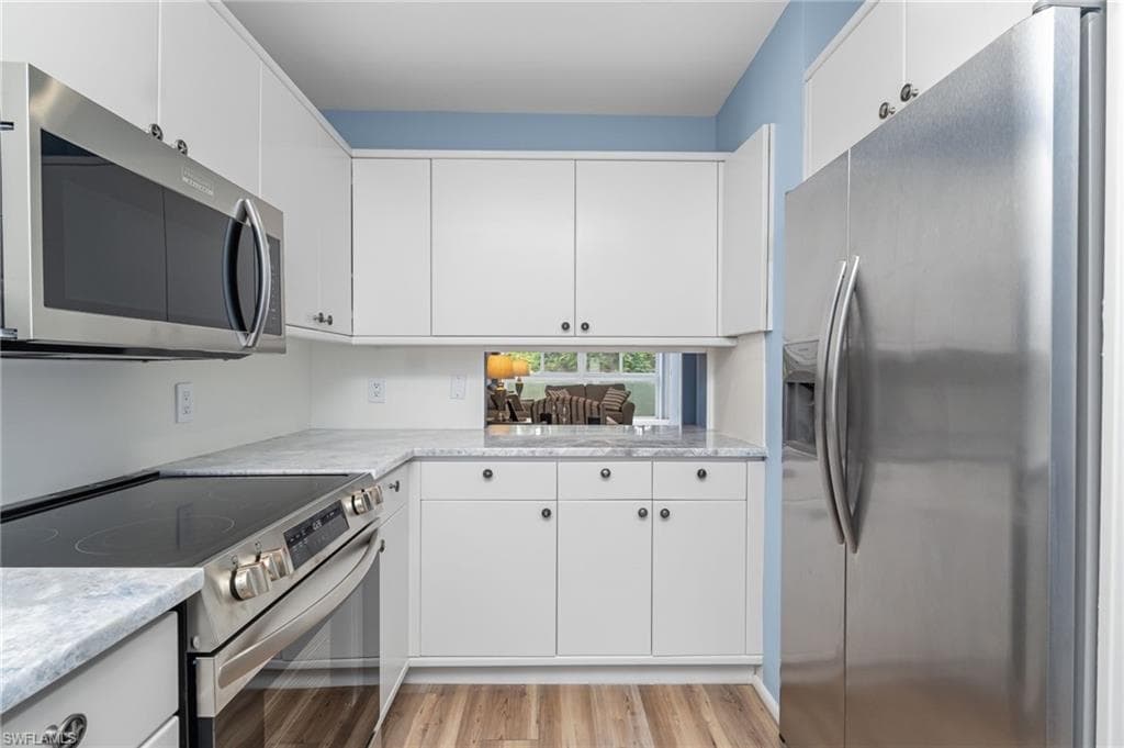 255 3rd Ave S 255, Naples, FL 34102-10