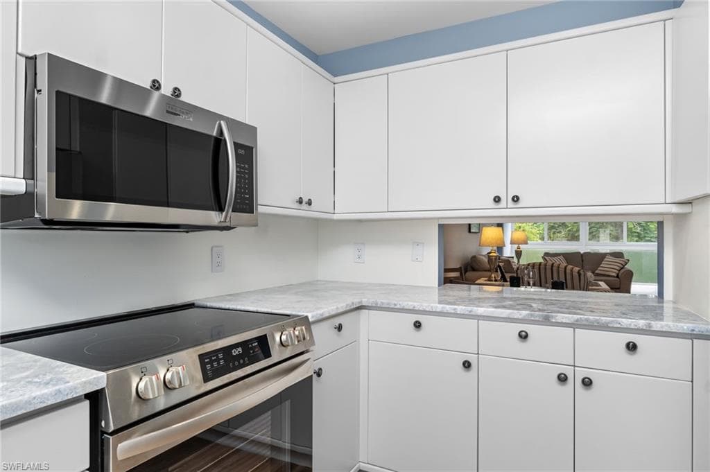 255 3rd Ave S 255, Naples, FL 34102-11