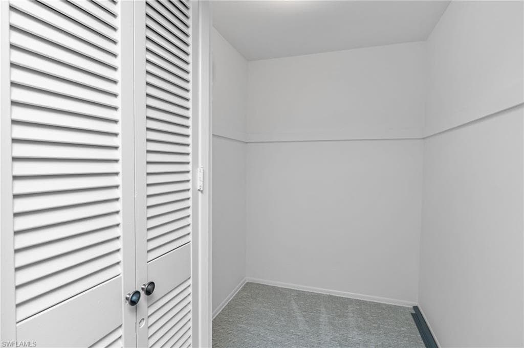 255 3rd Ave S 255, Naples, FL 34102-26