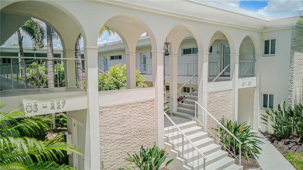 255 3rd Ave S 255, Naples, FL 34102-2