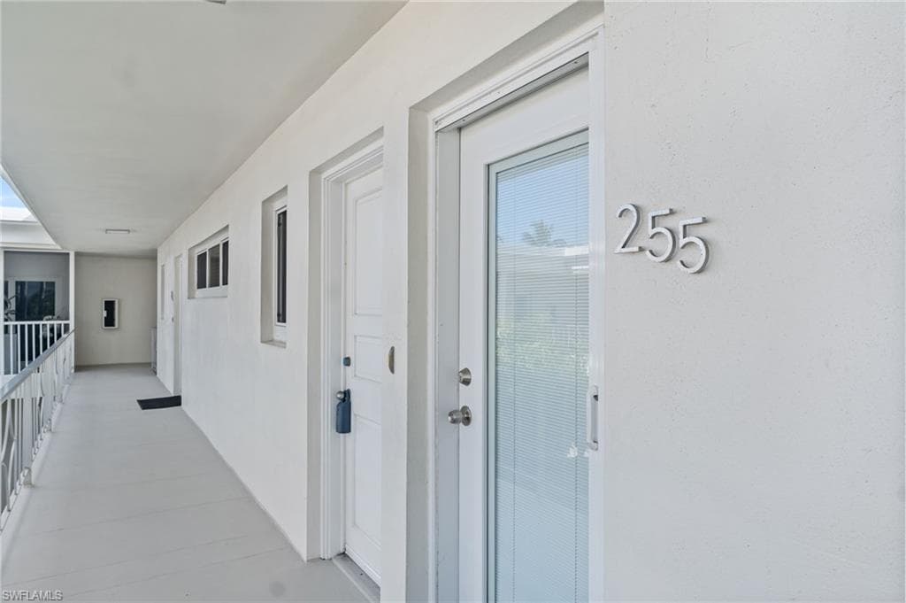 255 3rd Ave S 255, Naples, FL 34102-5