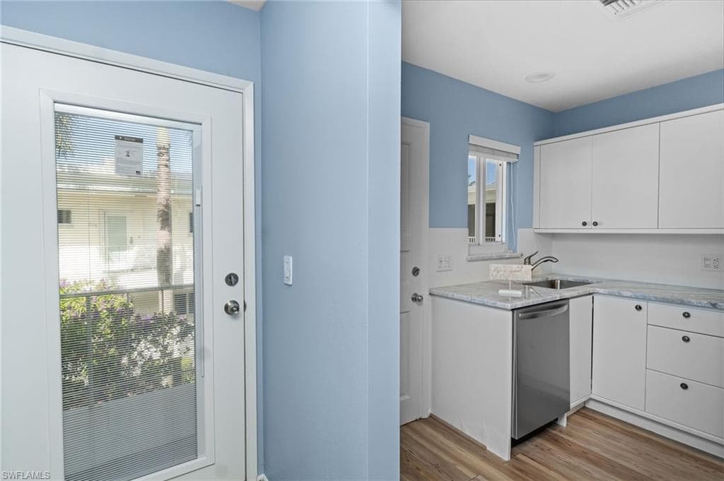 255 3rd Ave S 255, Naples, FL 34102-7