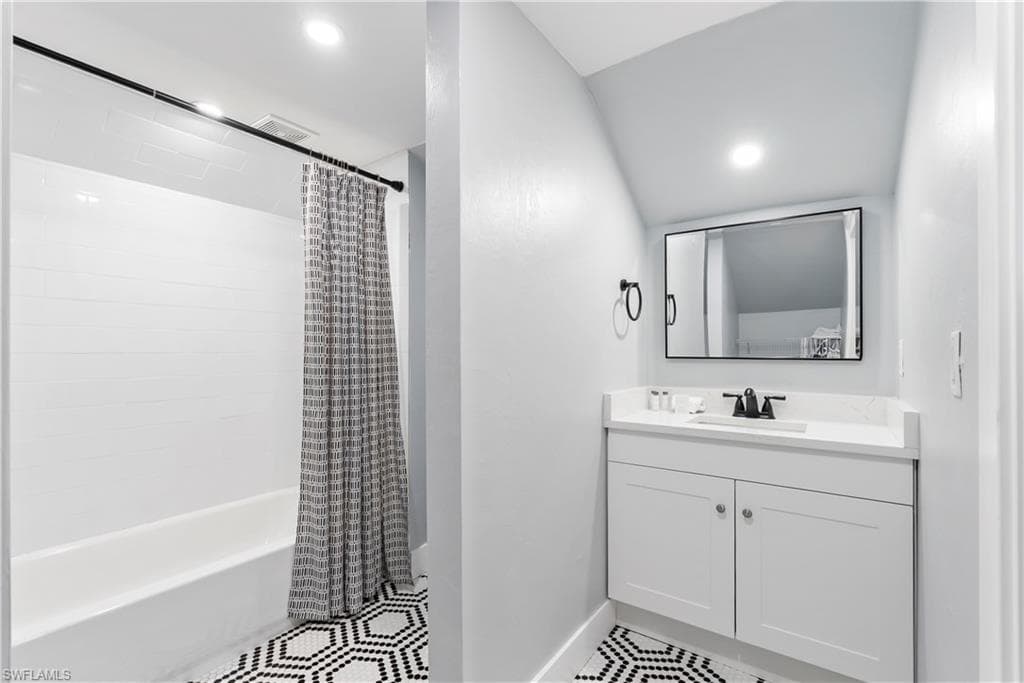 541-549 94th Ave N, Naples, FL 34108-17