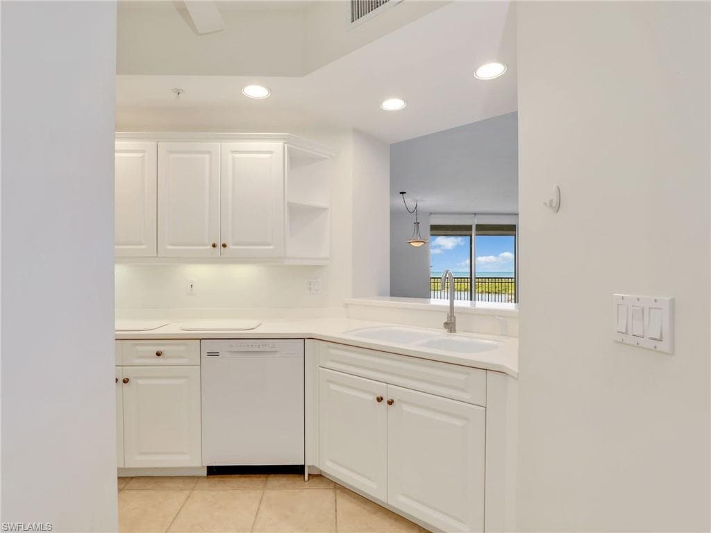 1001 Arbor Lake Dr 902, Naples, FL 34110-12