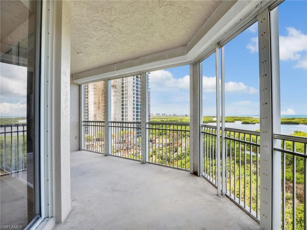 1001 Arbor Lake Dr 902, Naples, FL 34110-21