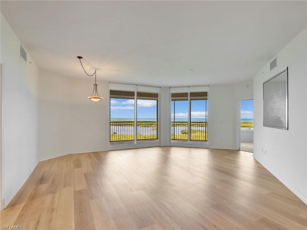 1001 Arbor Lake Dr 902, Naples, FL 34110-3