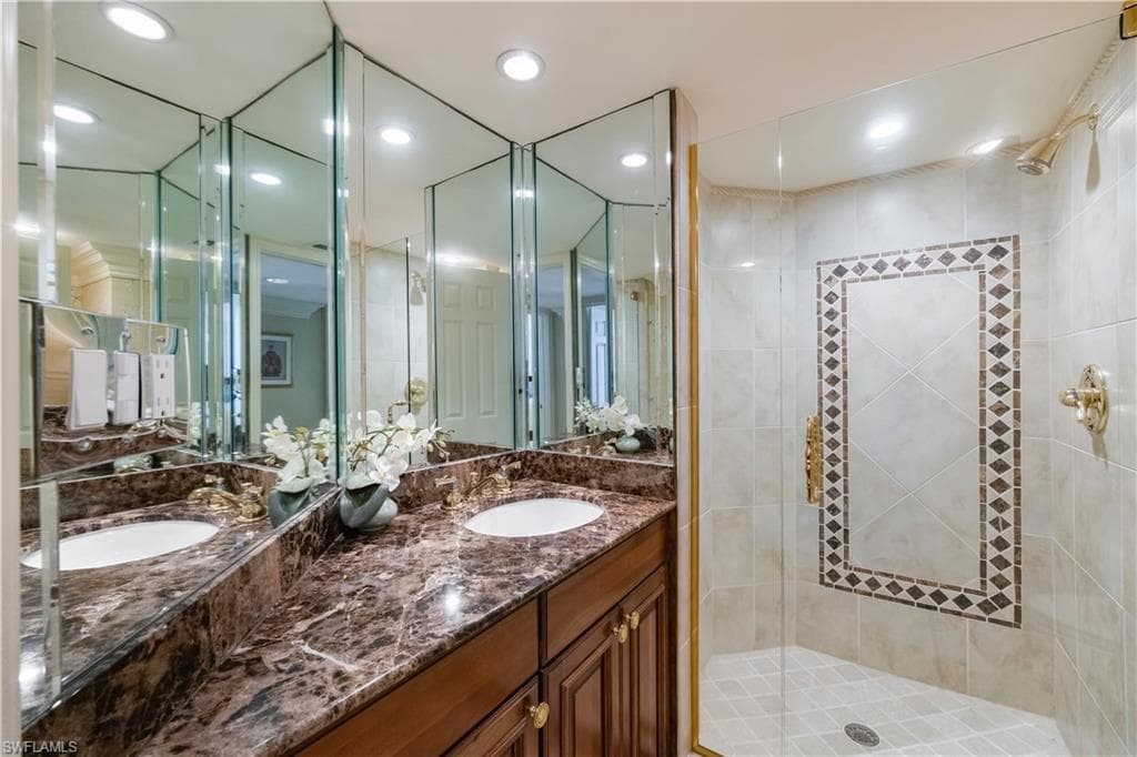 4251 Gulf Shore Blvd N 17d, Naples, FL 34103-24