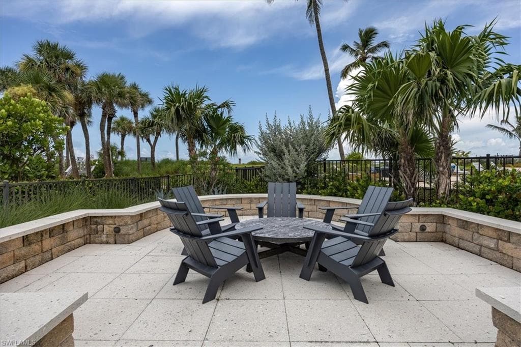 4251 Gulf Shore Blvd N 17d, Naples, FL 34103-33