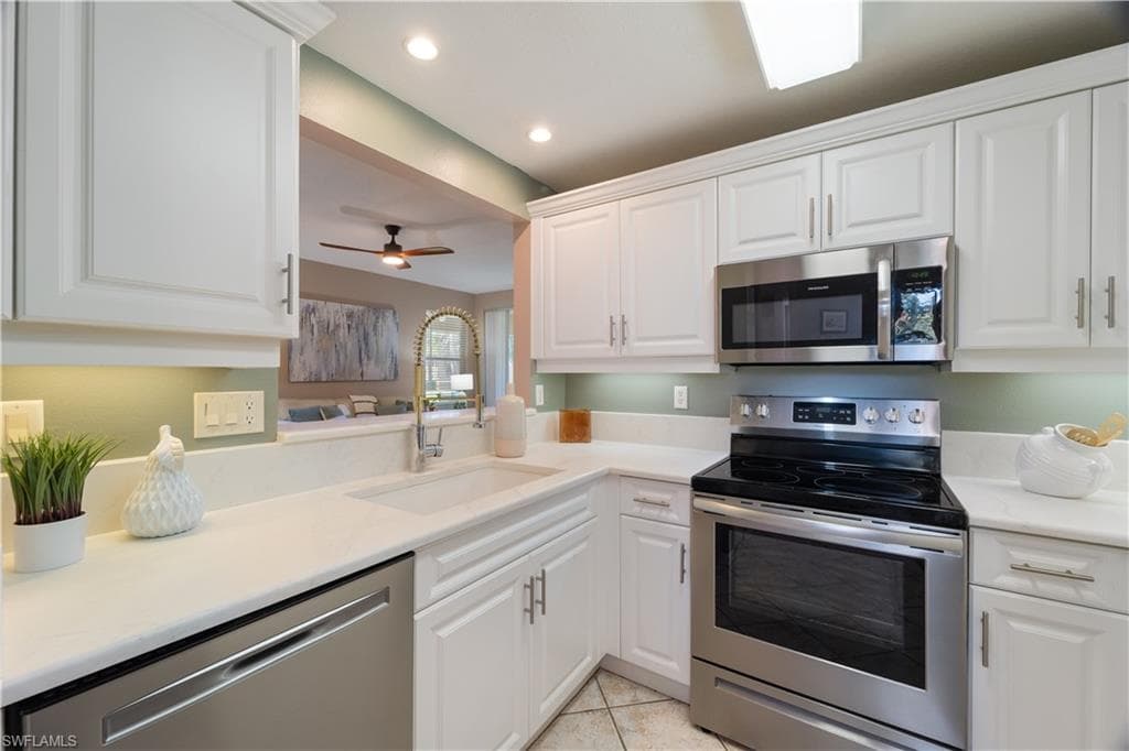 6910 Huntington Lakes Cir 101, Naples, FL 34119-17