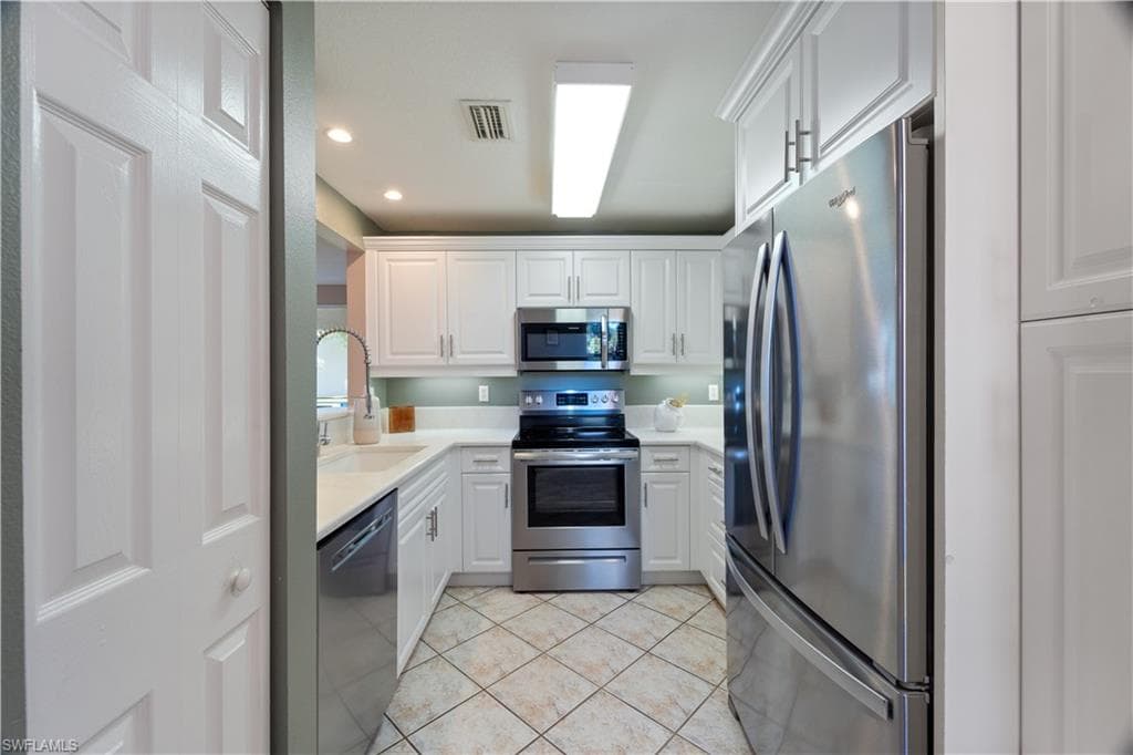 6910 Huntington Lakes Cir 101, Naples, FL 34119-18