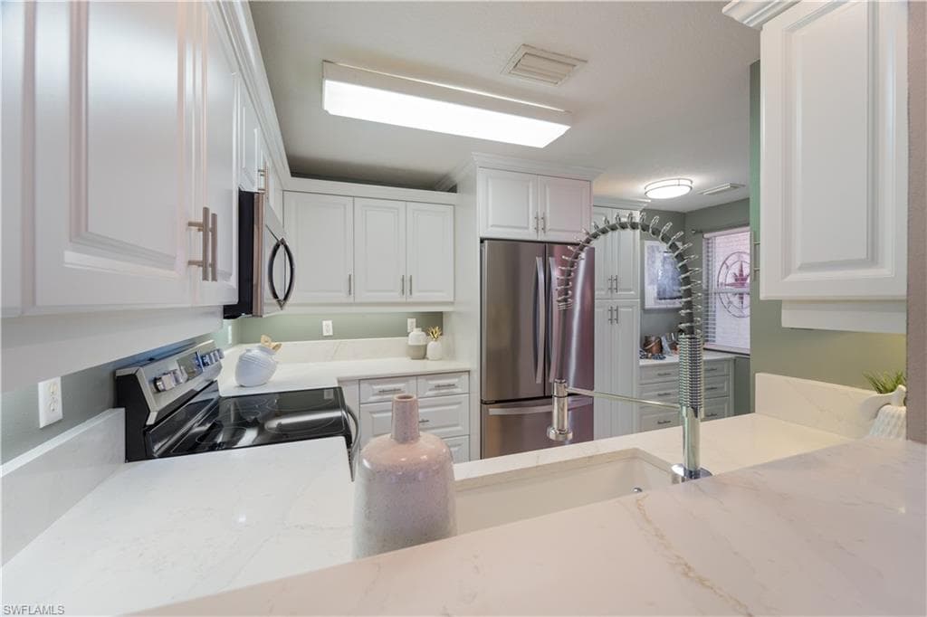 6910 Huntington Lakes Cir 101, Naples, FL 34119-19
