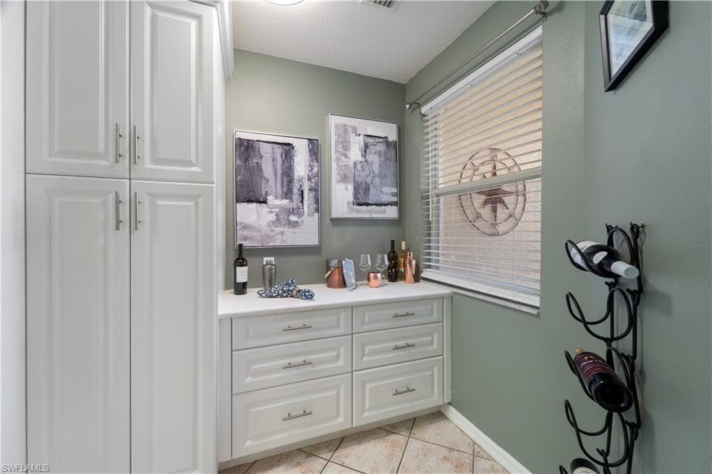 6910 Huntington Lakes Cir 101, Naples, FL 34119-20
